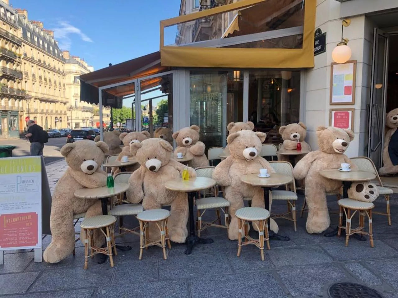 Pourquoi des Nounours dans les Restaurants Peluche geante